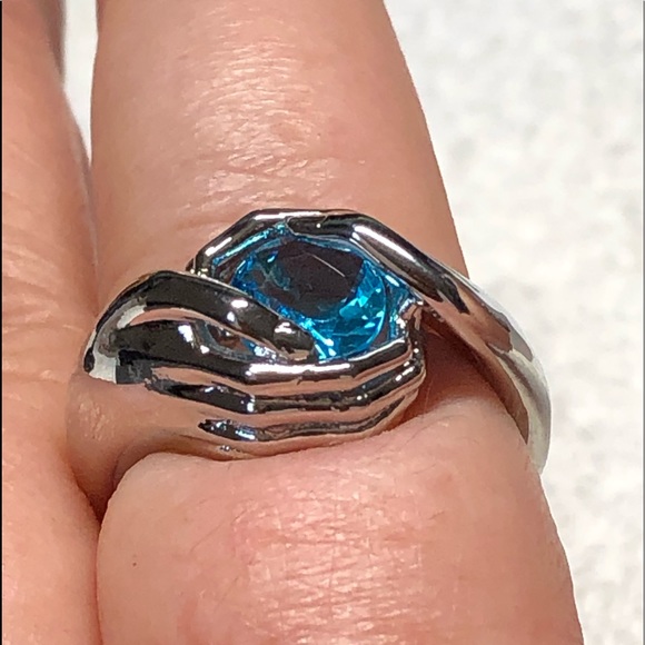 💍⭐️sterling silver ring with blue cubic-holding hands -caring ring - Picture 5 of 10